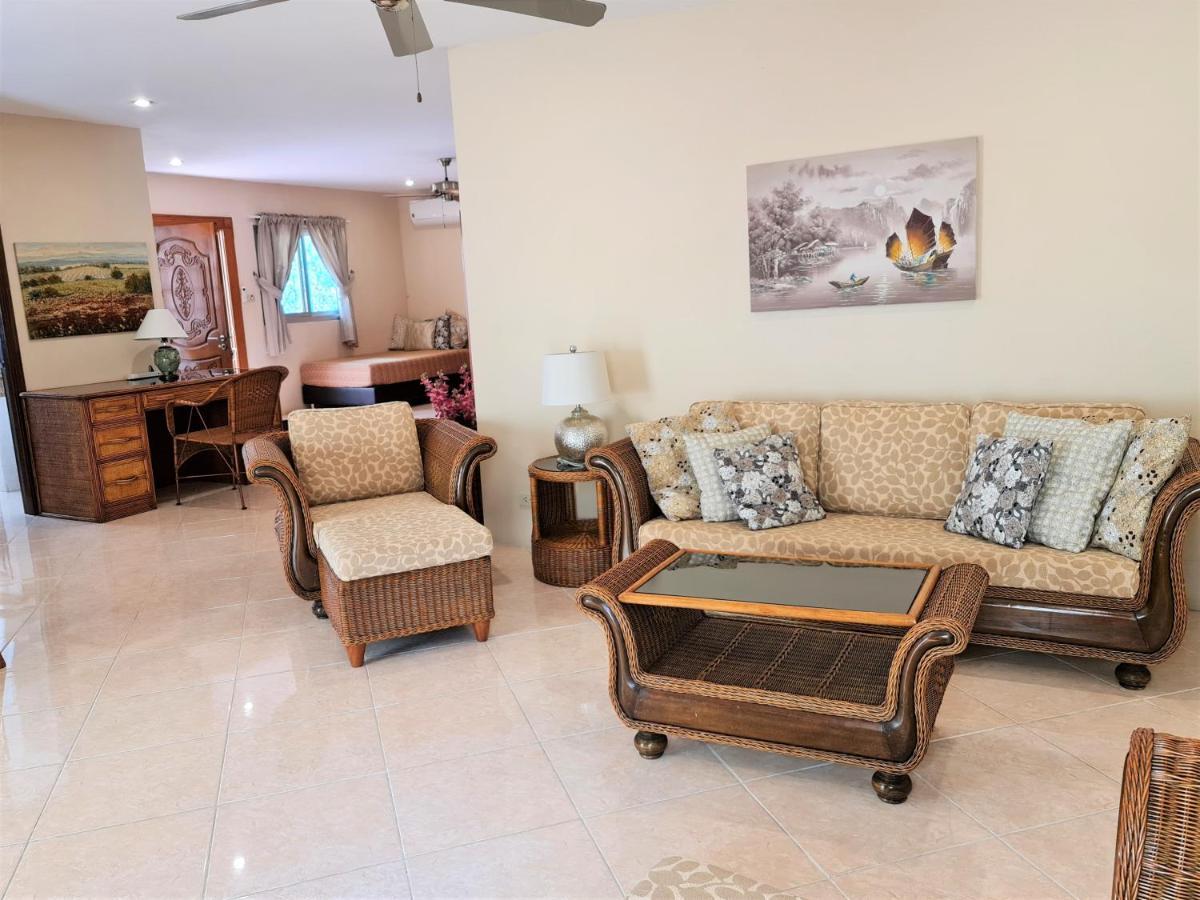 Butterfly Garden Boutique Residences By Frasier, A Lifestyle Destination Apt And Villas 1 To 3 Bedroom Units, 2 Full Bathrooms, Rain Shower, Spa Bath, Complete Kitchen, Staff 24-7,Fast Fiber Optic Wifi, 55" Smart Tv'S, Free Bbq, Pattaya Zewnętrze zdjęcie